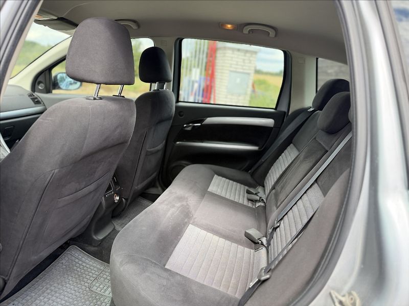 Fiat Croma 1,9 JTD AUTOMAT - fotka 17 z 25