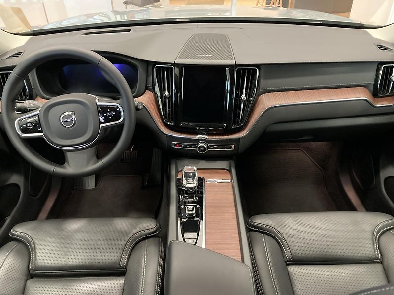 Volvo XC60 T6 eAWD Recharge Ultra Dark  - fotka 15 z 36