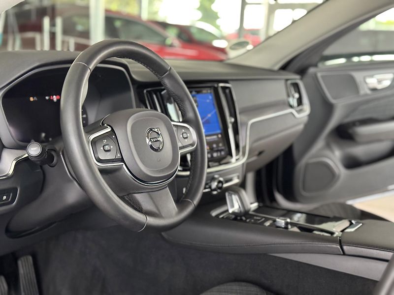 Volvo V60 T6 AWD*Recharge*KeyLess*Tažné - fotka 12 z 39