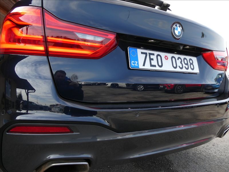 BMW Řada 5 3,0 540d xDrive 235kW MPaket,D - fotka 9 z 50