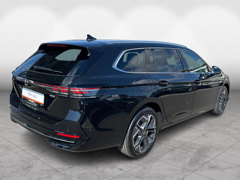 Volkswagen Passat ELEGANCE 2,0 TDI 7DSG 110 kW - fotka 2 z 25