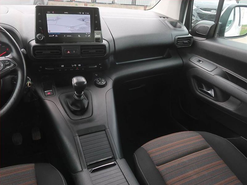 Opel Combo (2019) 1.2 Turbo, 5Míst, SR - fotka 8 z 18