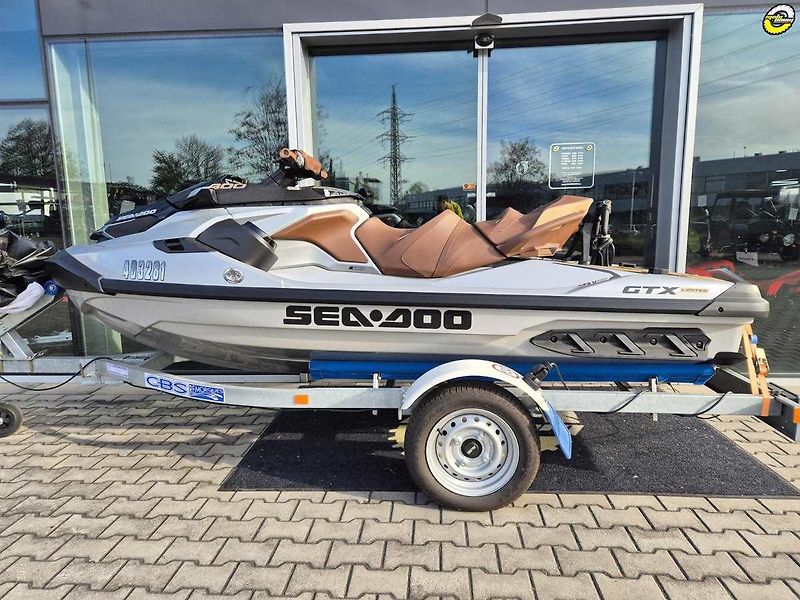 Sea Doo (2019) GTX 300 Limited - fotka 7 z 19