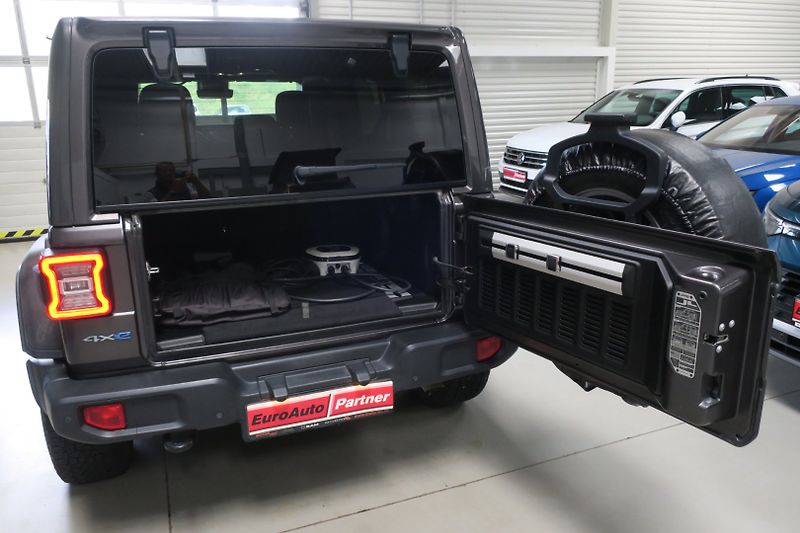 Jeep Wrangler (2022) 2.0 4xe PHEV Unlimited Sahara - fotka 46 z 50