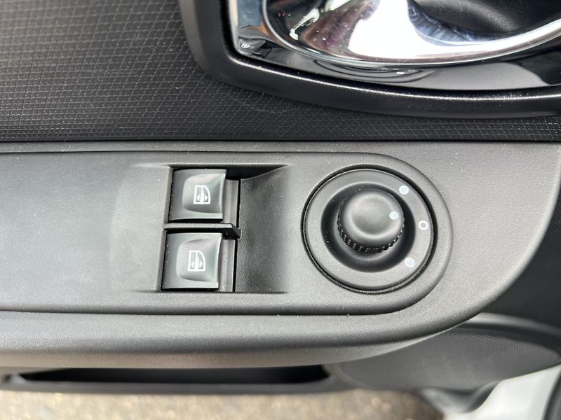 Renault Clio 1.2i 16v NAVI KLIMA PŮVOD ČR - fotka 12 z 39