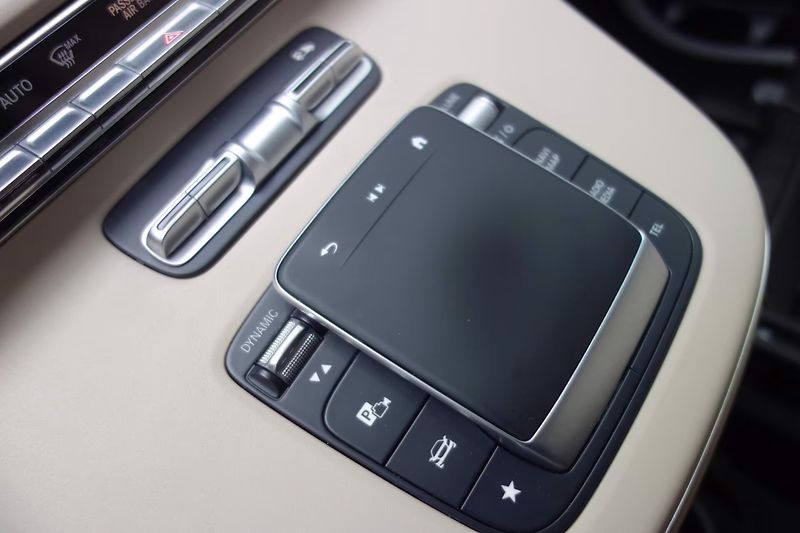 Mercedes-Benz Třídy V Marco Polo 300d AIR MULTIBEAM - fotka 17 z 27