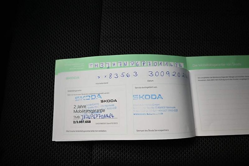Škoda Superb (2023) 2.0 DSG Matrix LED STYLE ACC V - fotka 32 z 36