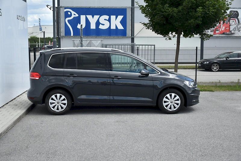 Volkswagen Touran (2022) Comfortline 1.5 TSI 110kW DSG - fotka 13 z 32