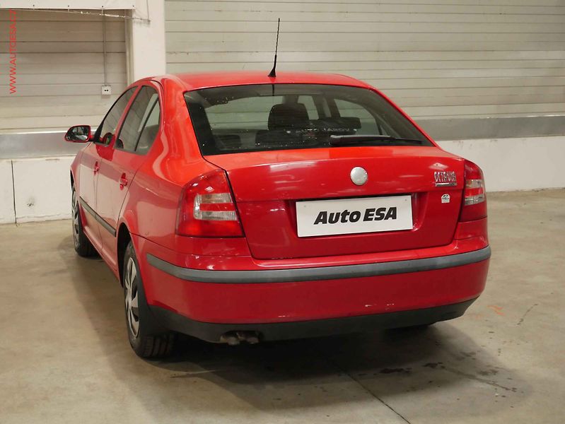 Škoda Octavia (2005) 1.9TDi, 2.maj,ČR, Ambiente - fotka 4 z 14