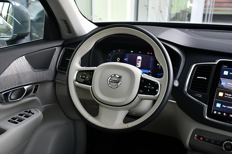 Volvo XC90 T8 AWD RECHARGE 7MÍST 1M  - fotka 6 z 38