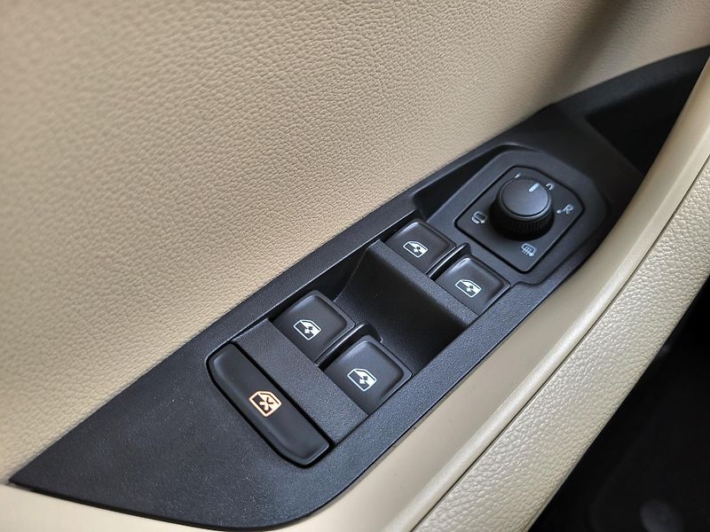 Škoda Karoq 2.0 TDi 110kW DSG 4x4 STYLE - fotka 20 z 48