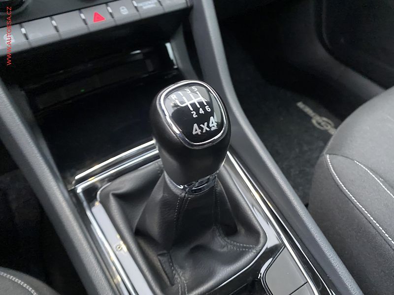 Škoda Karoq (2017) 2.0 TDi 4x4, Ambition - fotka 16 z 17