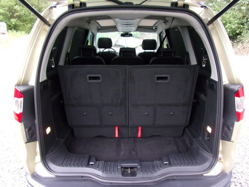 Ford Galaxy (2007) 2.0TDCi 103kW GHIA 7MÍST PANOR - fotka 20 z 25