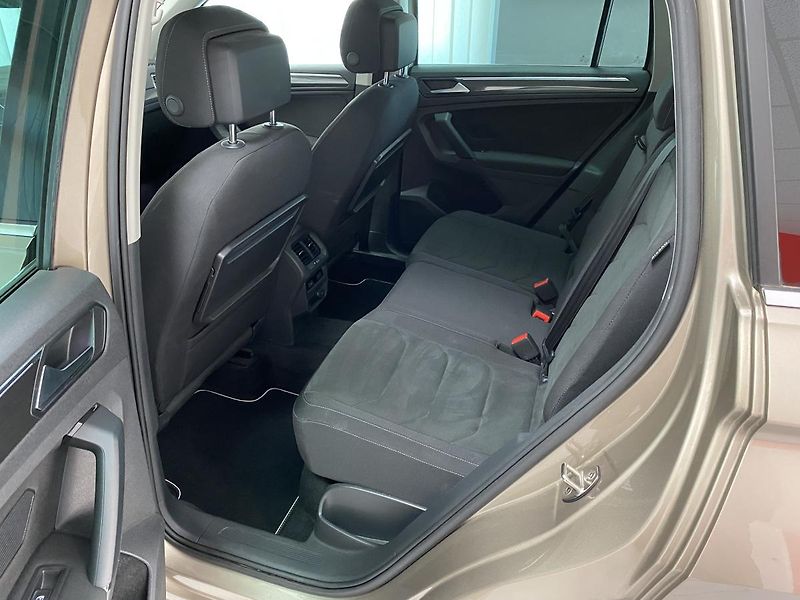 Volkswagen Tiguan 2.0 TSi 4x4 DSG REZERVACE  - fotka 22 z 37