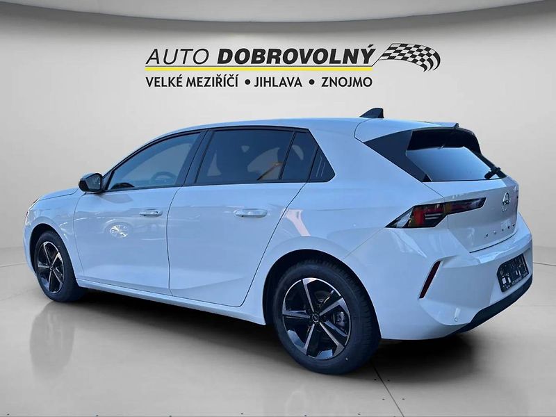 Opel Astra Edition HB 1.2 TURBO (96kW/130 - fotka 4 z 23