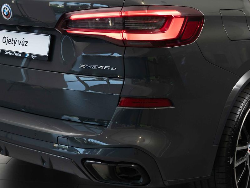BMW X5 xDrive45e iPerformance - fotka 9 z 22