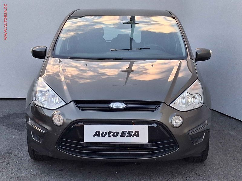 Ford S-MAX (2012) 2.0 TDCi, AC, park.čidla - fotka 2 z 15