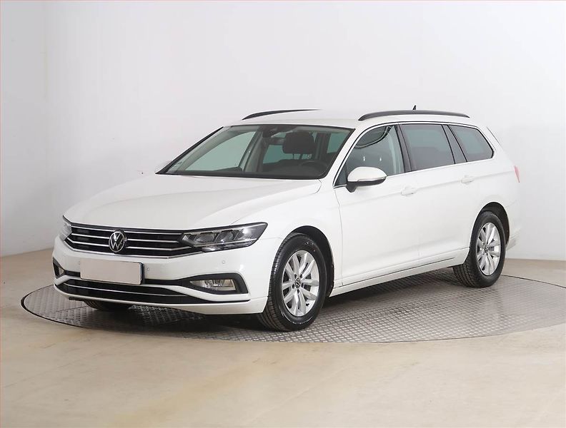 Volkswagen Passat (2021) Business 2.0 TDI, Automat - fotka 2 z 22