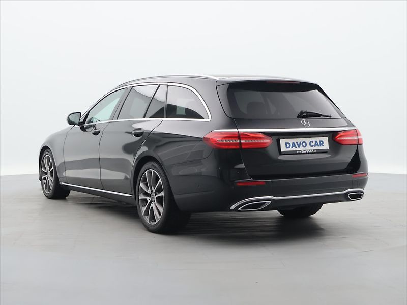 Mercedes-Benz Třídy E 2,0 300d 180kW DPH 360° Aut. - fotka 5 z 32