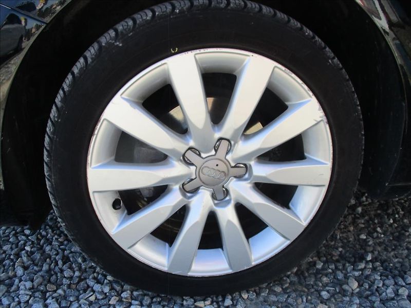 Audi A1 1,2 TSi, klima,Navi,serv.kn. - fotka 25 z 32