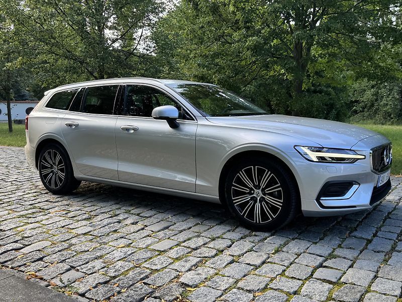 Volvo V60 (2022) B4 Mild Hybrid Inscription - fotka 3 z 20
