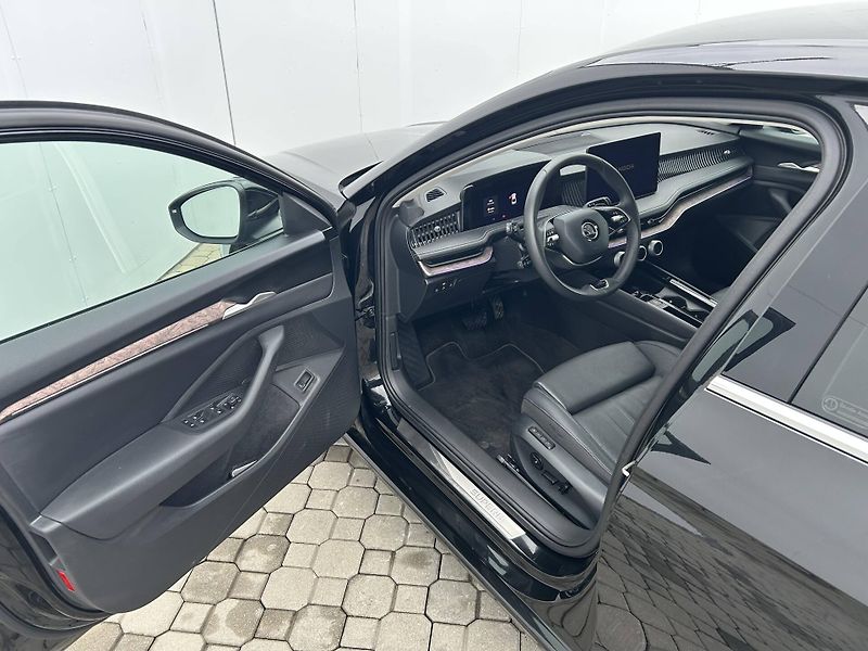 Škoda Superb L&K 7DSG 2,0TDI - fotka 5 z 26