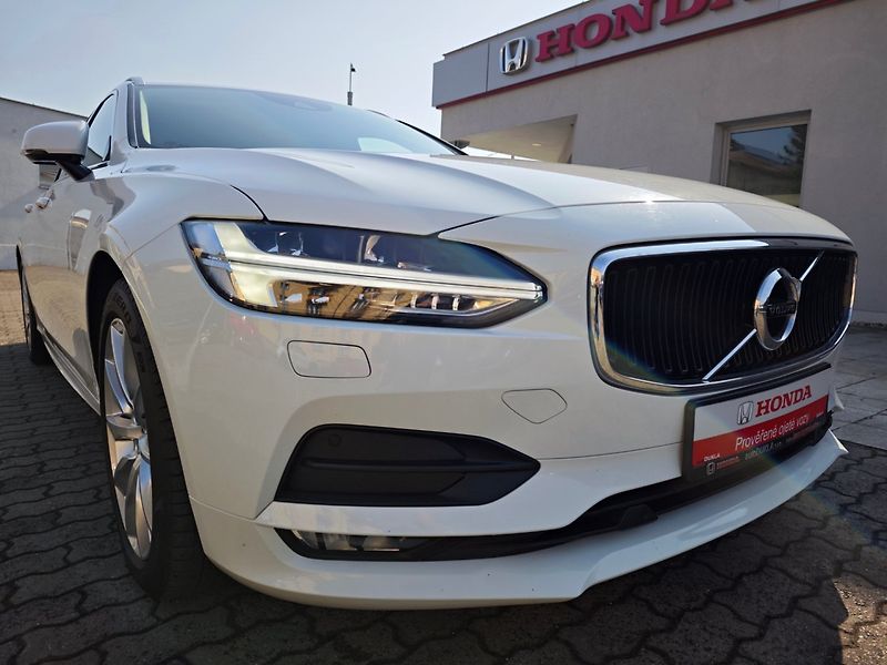 Volvo V90 (2019) 2.0 D4 Momentum 140kW 8AT - fotka 36 z 43
