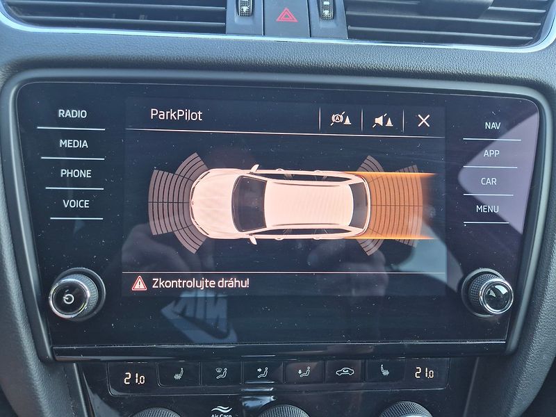 Škoda Octavia Combi 2,0 TDI DSG Style Plus, - fotka 18 z 20