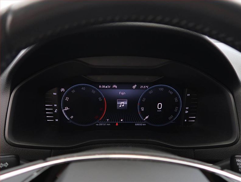 Škoda Karoq (2022) Ambition Plus 1.0 TSI - fotka 11 z 26