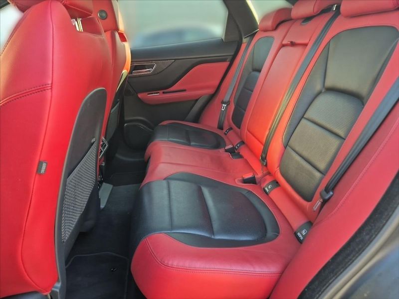 Jaguar F-Pace 3,0 30d AWD - fotka 11 z 20