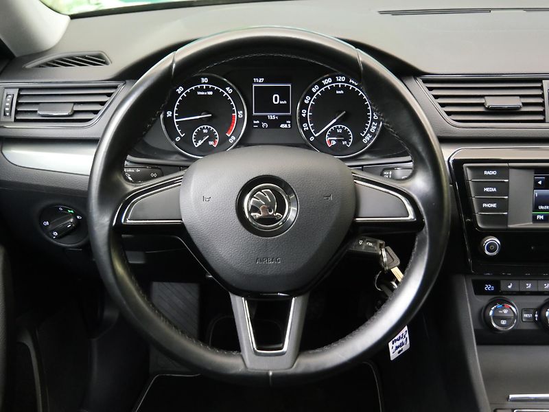 Škoda Superb - fotka 16 z 23