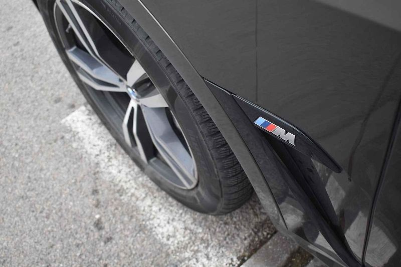 Velké SUV je překvapivě schopné i na zatáčkovitých silnicích