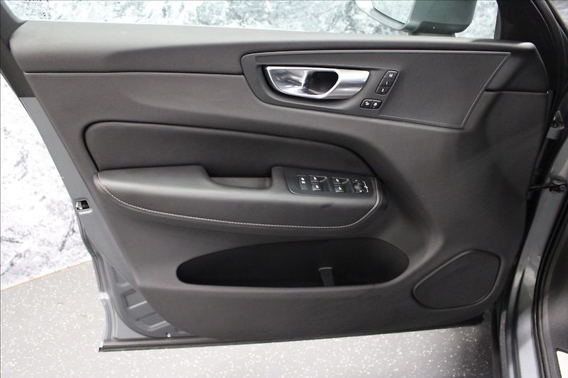 Volvo XC60 2,0 B4 AWD CZ PŮVOD - fotka 7 z 37