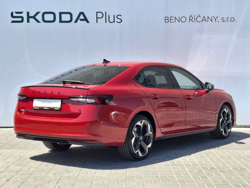 Škoda Superb (2025) iV SportLine DSG 1,5TSi 150kW - fotka 2 z 35