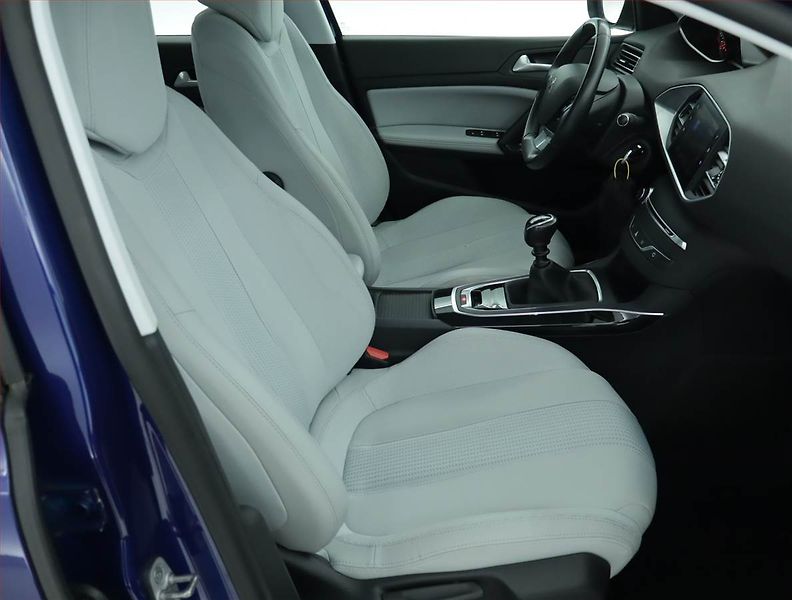 Peugeot 308 (2020) Allure 1.5 BlueHDi, Serv.kniha - fotka 9 z 16