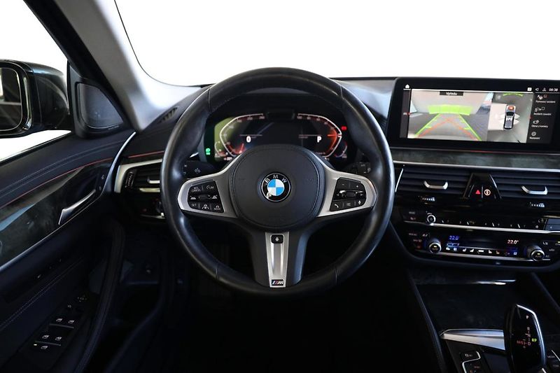 BMW Řada 5 530d xDrive Touring - fotka 26 z 30