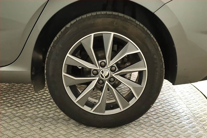 Škoda Scala (2023) Selection 1.5 TSI - fotka 15 z 25