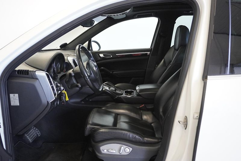 Porsche Cayenne 3,0 S E-HYBRID 4WD AUT. - fotka 10 z 20