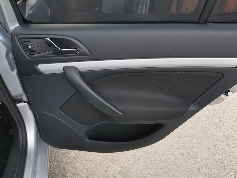 Škoda Octavia 2,0TDI 103 kW  CR ELEGANCE - fotka 24 z 49