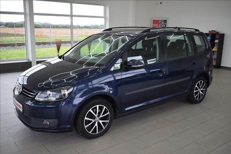 Volkswagen Touran 1,6 TDi, 7-míst,NAVI,1.maj., - fotka 1 z 29