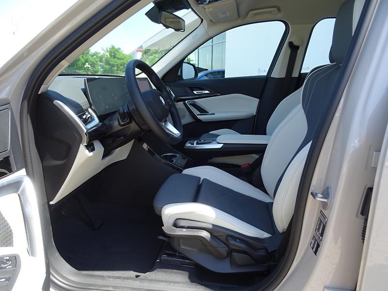BMW X1 sDrive18i - fotka 2 z 7