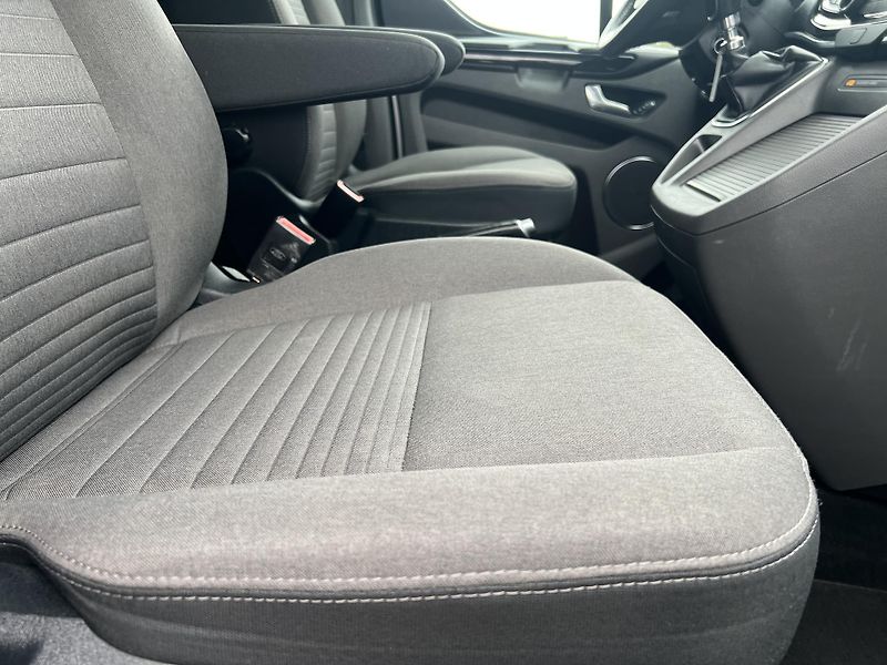 Ford Tourneo Custom 2.0TDCi TITANIUM 8MÍST ČR DPH - fotka 37 z 44