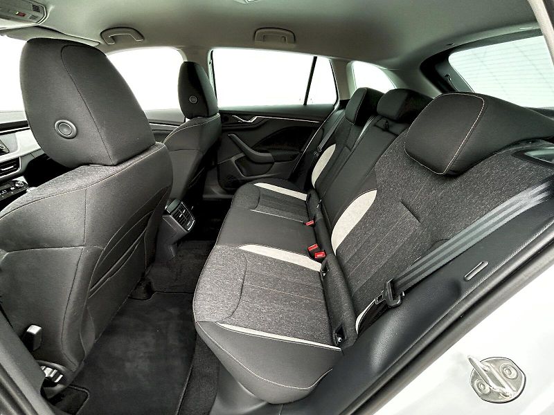 Škoda Scala (2025) 1.0 TSI 85kW MP6 Top Selection - fotka 28 z 34