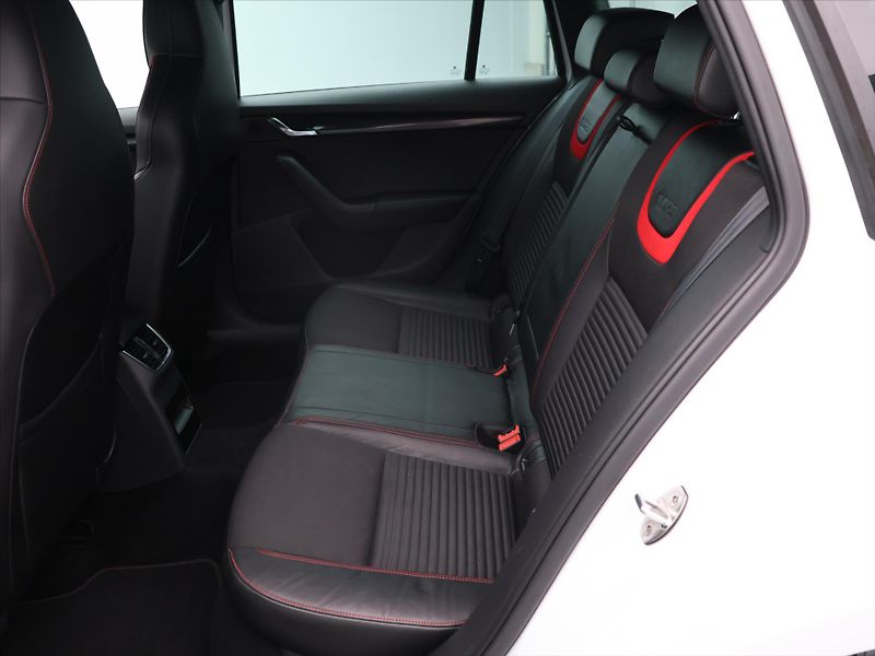 Škoda Octavia 2,0 TDI RS 135kW DSG Challenge - fotka 15 z 32