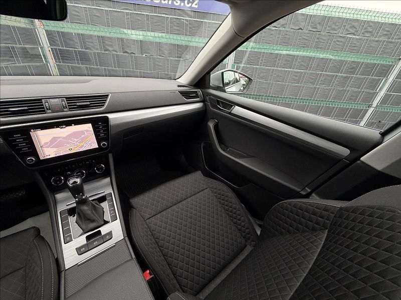 Škoda Superb 2.0 TDI Ambition/Virtual/ACC - fotka 10 z 25