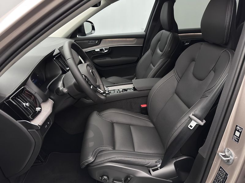 Volvo XC90 (2026) T8 AWD Plug-in DARK PLUS 7m - fotka 3 z 27