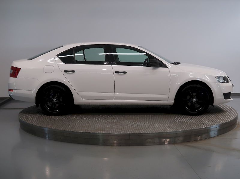 Škoda Octavia (2016) ACTIVE 1.6TDI 81KW SERVIS ROZV - fotka 17 z 25