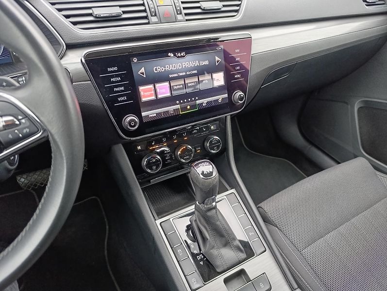 Škoda Superb 2.0TDI 147kW STYLE VIRTUAL DPH - fotka 20 z 29
