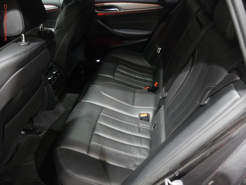 BMW Řada 5 (2017) 2.0d 520xd, AT, LED, panor - fotka 10 z 24