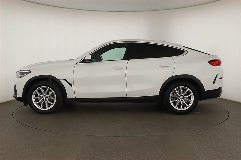 BMW X6 (2021) xDrive40i - fotka 3 z 19
